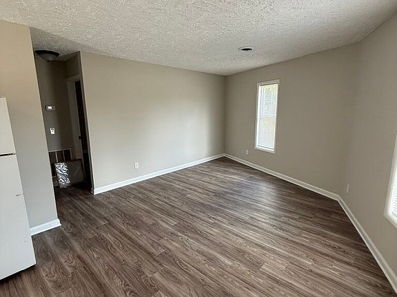 2nd image of 380 Creekwood Ct #B