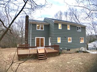 18 Cobblers Hill Rd, Trumbull, CT 06611