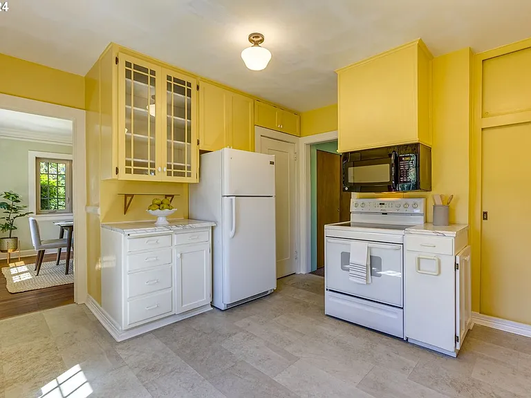 2430 SE Park Ave — Photo 16