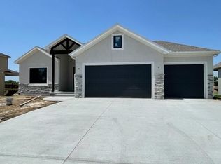 15546 Talon Dr, Basehor, KS 66007