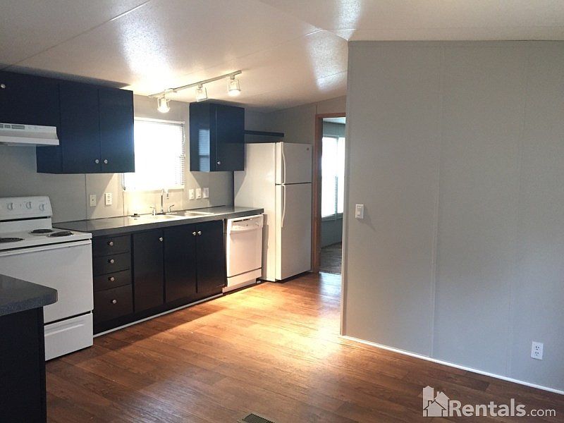 2nd image of 10 Pine Club Dr NW