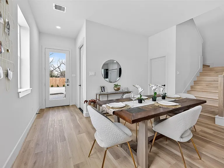 975 Highland Light Ln — Photo 4