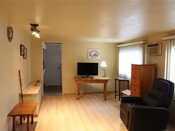 3rd image of 2960 Silver Creek Rd #8