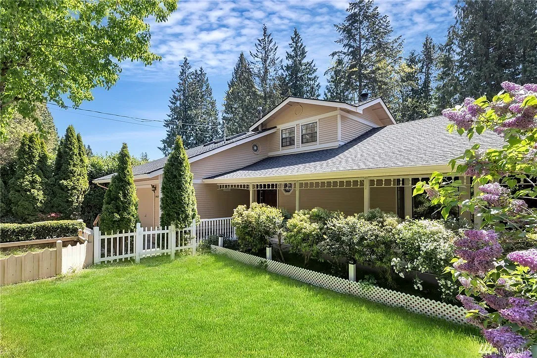 Luxury and spacious home in Bellevue — Photo 1