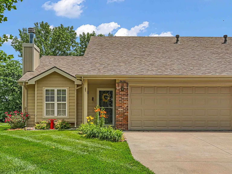2628 Sawgrass Dr — Photo 17
