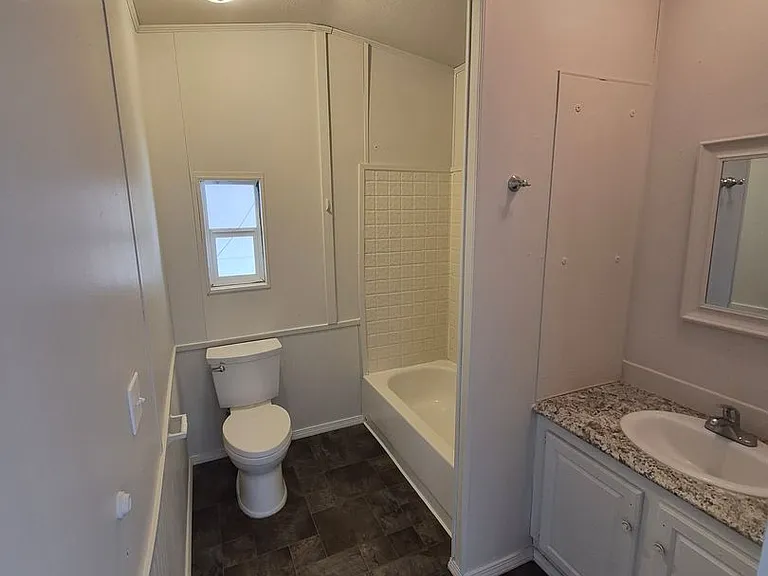 341-343 NW Hemlock Ct — Photo 16