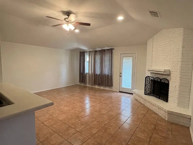 9507 Elm Gln — Photo 2