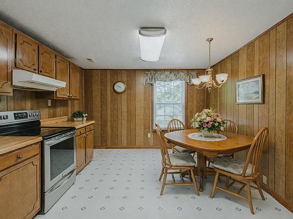 3rd image of 1302 Blacksmith Rd