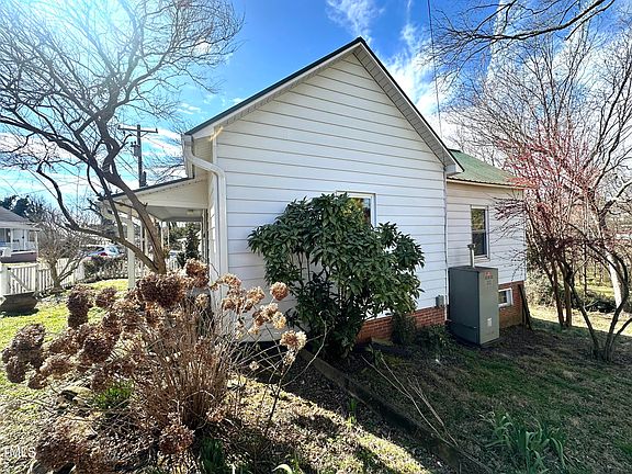 4th image of 108 Holt St
