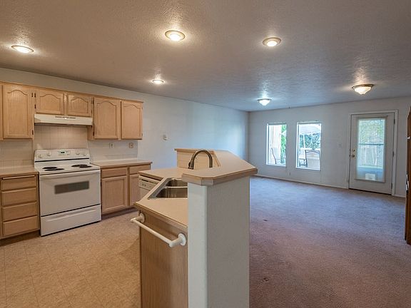 4th image of 3103 E 44th Ave
