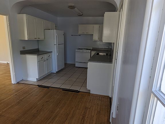 3rd image of 207 Benson Ave