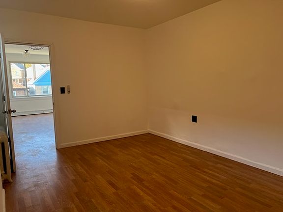 3rd image of 2811 Brentwood Ave APT 2
