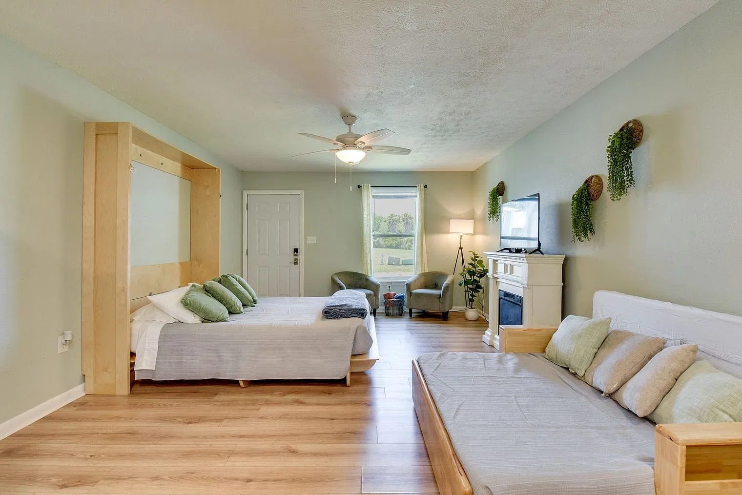 Studio, 1.0 bath, 376 sqft, $2,322 — Photo 2