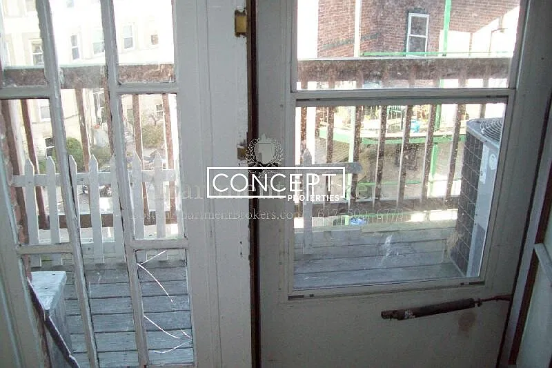 1135 Commonwealth Ave — Photo 2