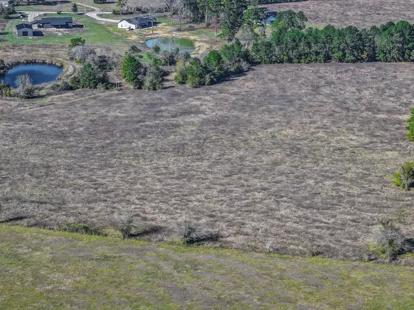 2 Podraza Rd, New Waverly, TX 77358