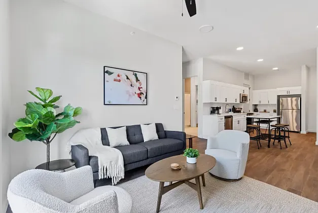 1 bed, 856 sqft, $2,350 — Photo 2