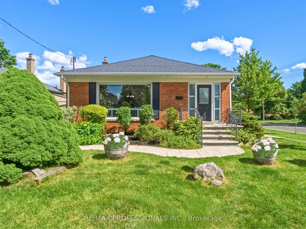 1 Sealcove Dr, Toronto, ON M9C 2C3