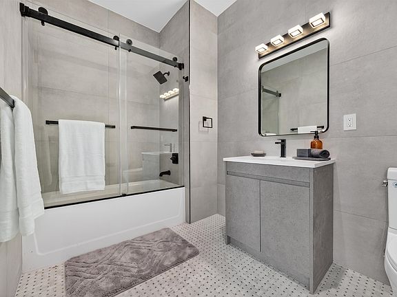 4th image of 300 Washington St #6I