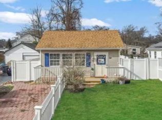 94 Elder Dr, Mastic Beach, NY 11951