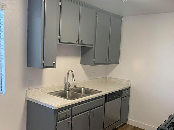 4th image of 3325 W 139th St APT 2