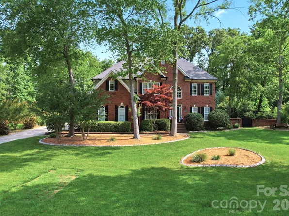 6821 Hollow Oak Dr, Mint Hill, NC 28227