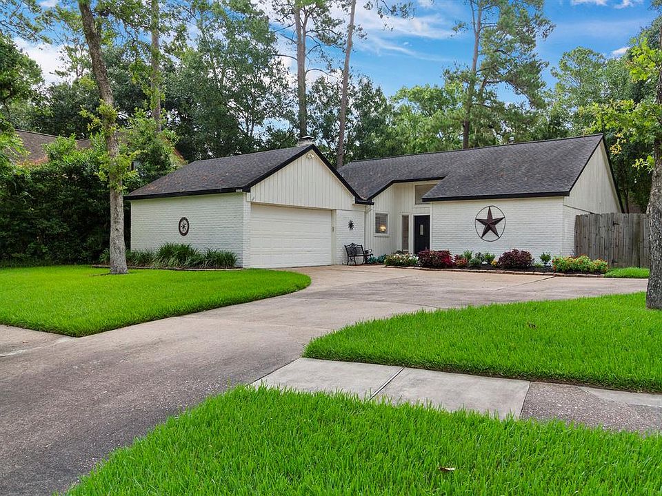 Welcome to 14946 Spring Lake Drive, a lovely 1 story home that has been extremely well maintained. LOW tax rate!