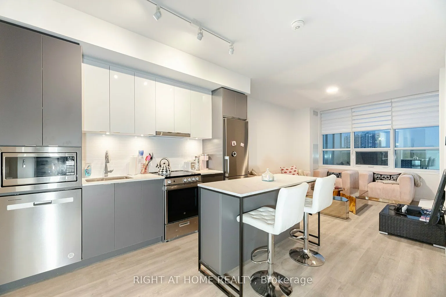 50 Upper Mall Way #B-226 photo 1