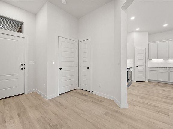 3rd image of 2314 Abbeville Ave