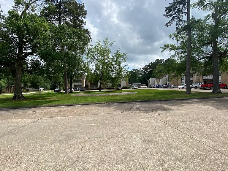 Brookhollow Apartments — Photo 1