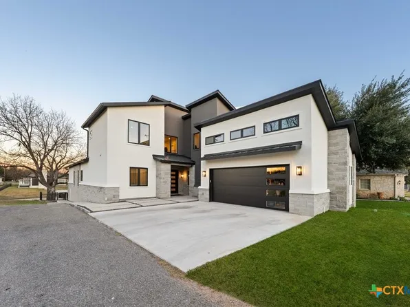 300 Bridgepoint Dr, Kingsland, TX 78639