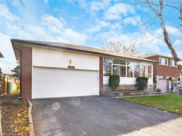 446 Valleyfield Dr, Mississauga, ON L5A 1K9