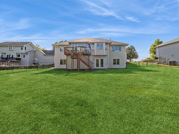 4th image of 3205 SW Woods Ct