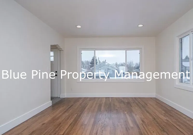 4 bed, 2.0 bath, 1696 sqft, $1,900 — Photo 2