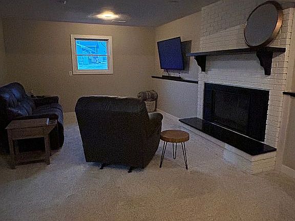 2nd image of 426 Parkview Dr
