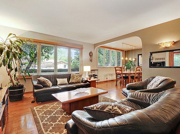 3rd image of 339 Park Dr