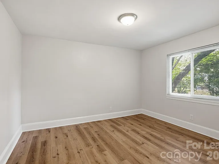 3101 Selwyn Ave — Photo 8