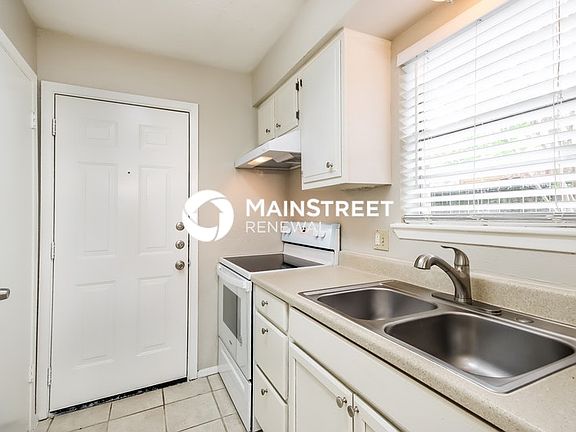 5th image of 23123 Newgate Dr