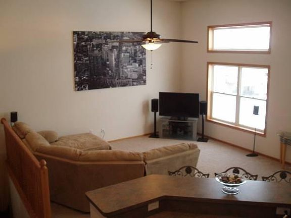 3rd image of 1727 Philipp Dr