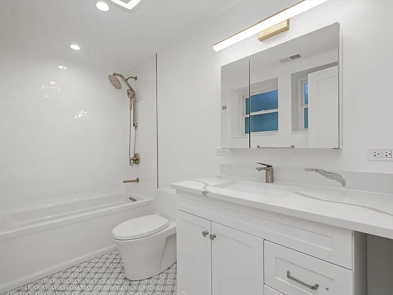 2203 W Giddings St #G — Photo 12