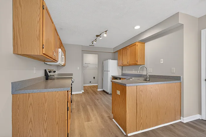 9833 Worthington Blvd — Photo 12