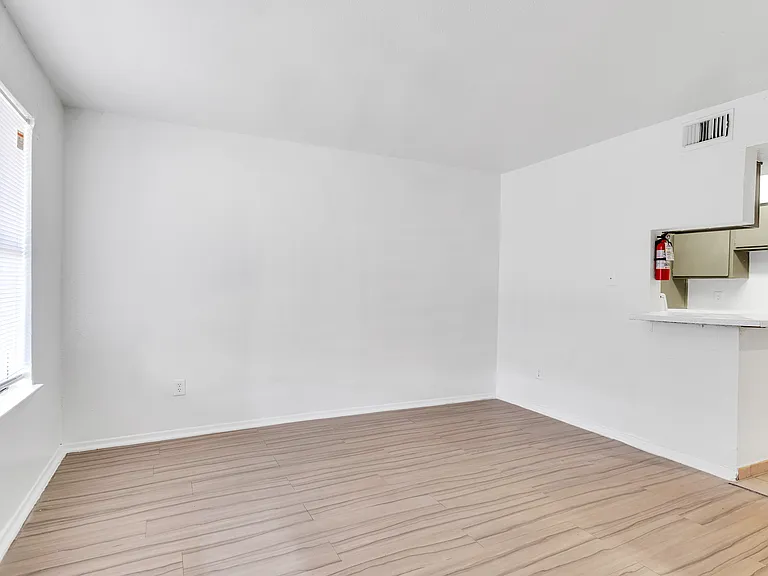 Villa Nueva Apartments — Photo 30