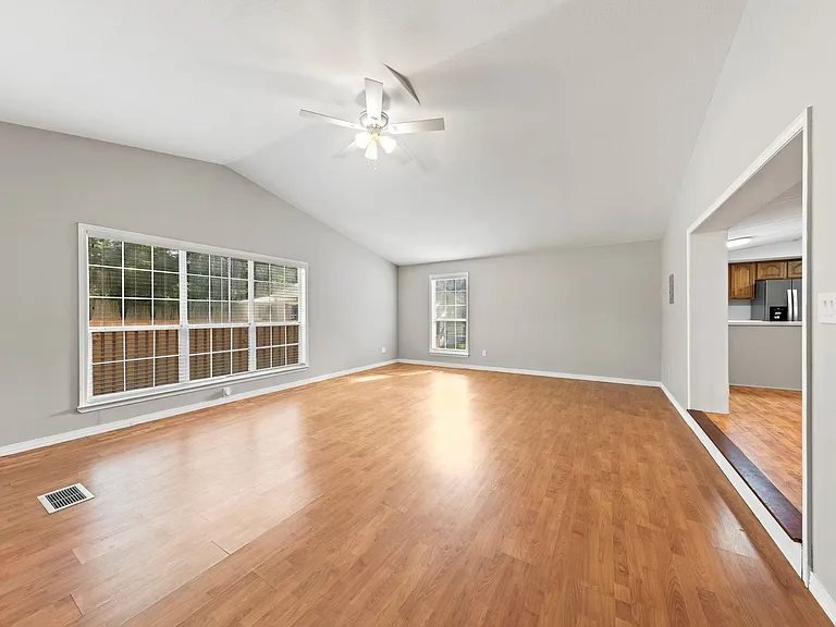 698 Persimmon St — Photo 5