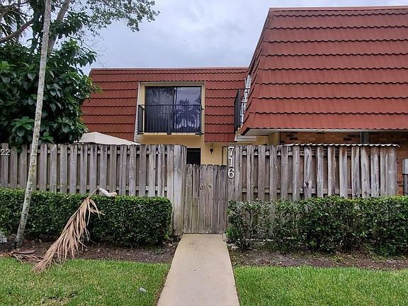 4th image of 716 NW 98th Way #716