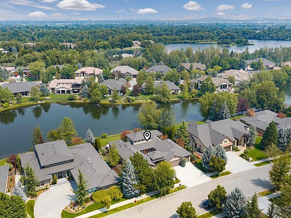 2nd image of 568 E Lakebrook Ln