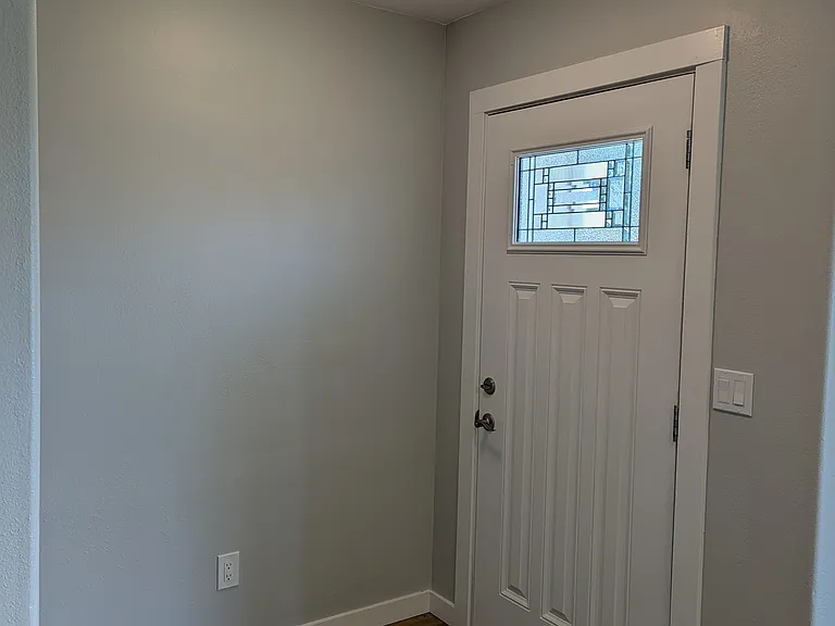 353 E St #B — Photo 4