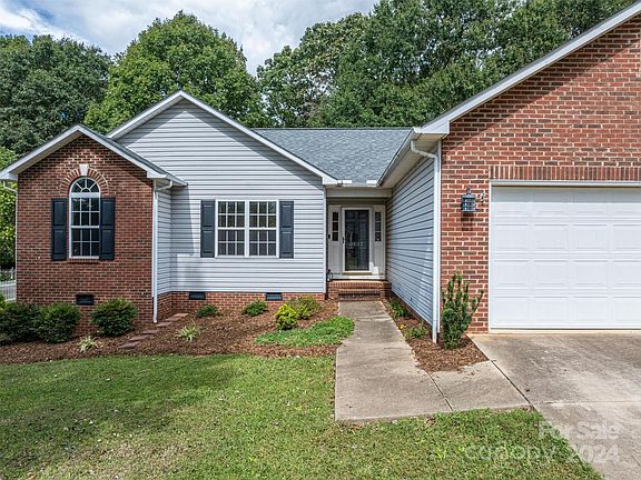 5th image of 3202 Saint Vincent Dr