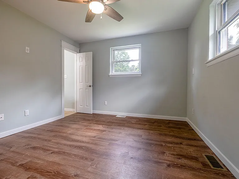 1104 Washington Dr — Photo 18