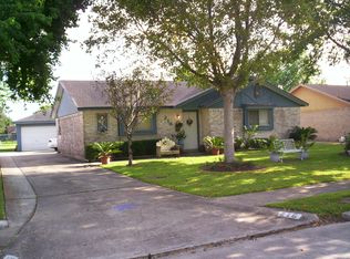 216 Bastrop St, Angleton, TX 77515