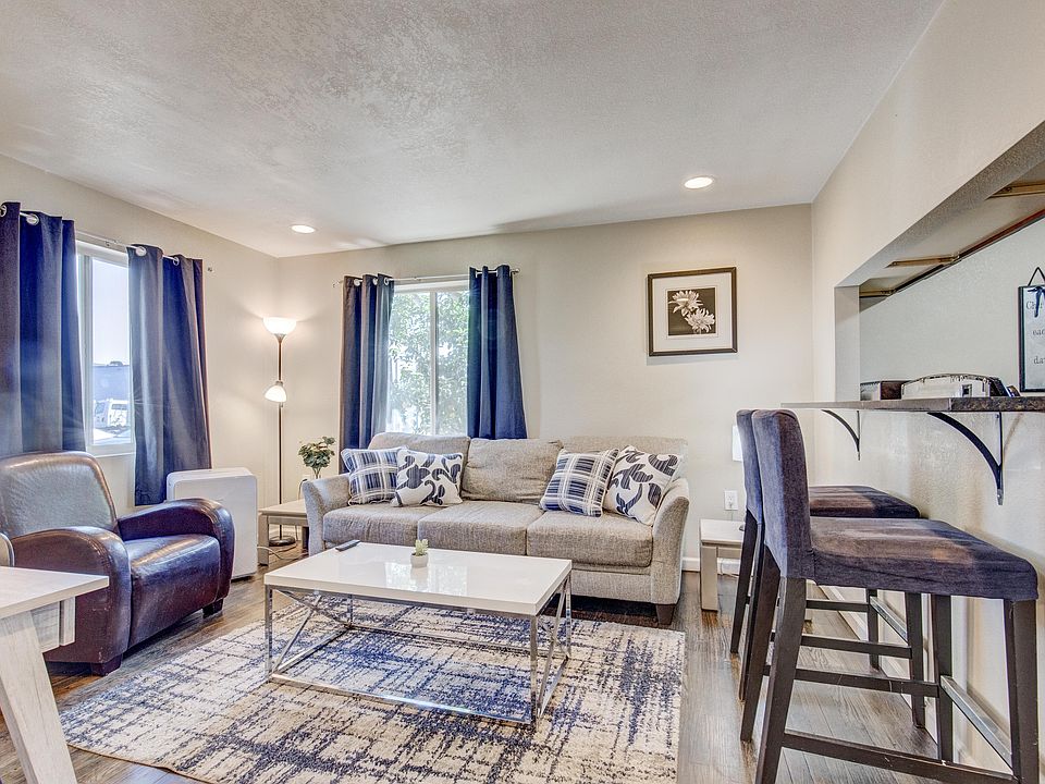 Enjoy this fully furnished retreat centrally located in Lakewood, CO