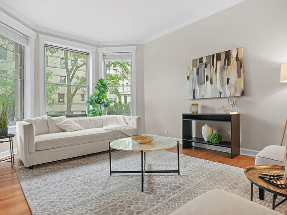 2nd image of 2230 N Kenmore Ave #1
